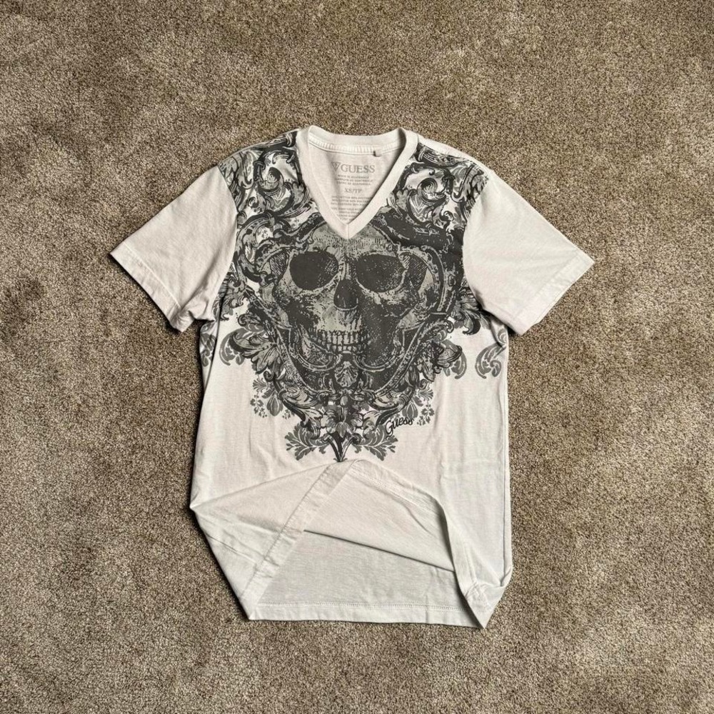GUESS Y2K STYLE "SKULL" V-NECK TOP